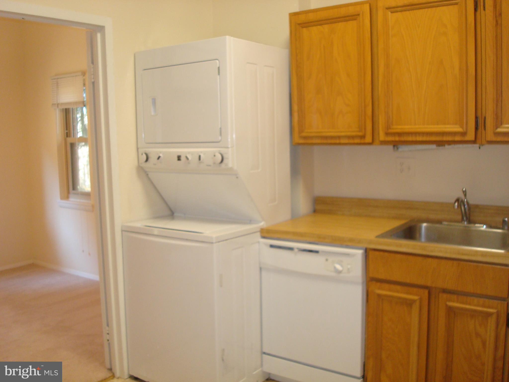 18612 Walkers Choice Road, Unit 2 Gaithersburg, MD 20886 - Photo 9 of 26 Washer & dryer in the unit