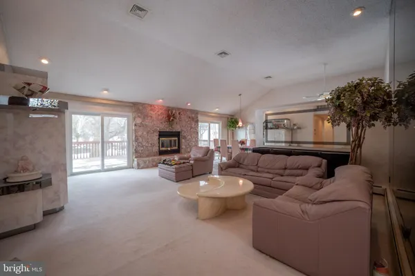 $450,000 | 501 Flora Circle, Springfield, PA 19064