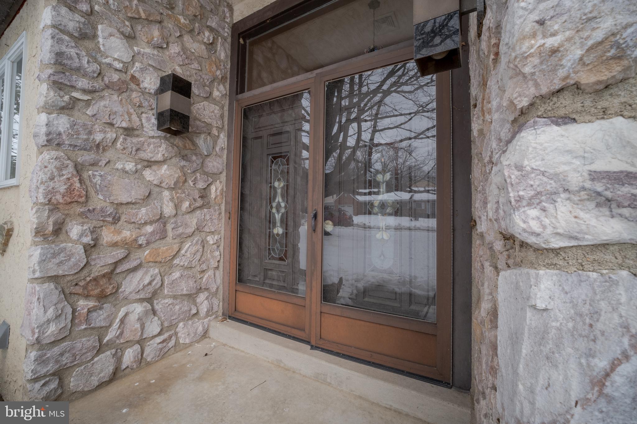 501 Flora Circle Springfield, PA 19064 - Photo 3 of 23