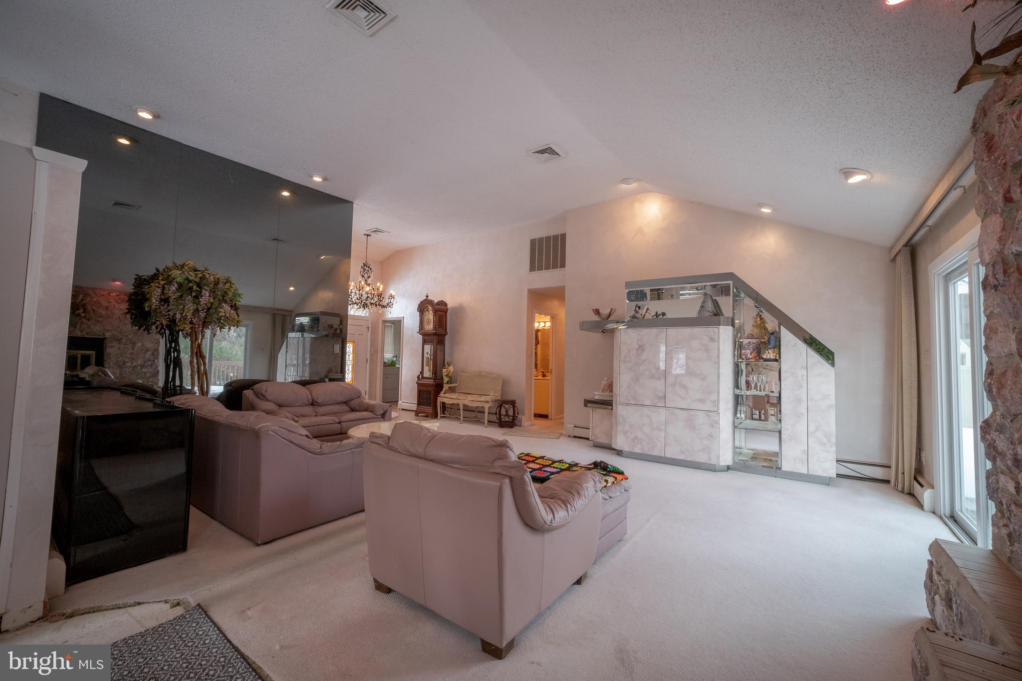 501 Flora Circle Springfield, PA 19064 - Photo 6 of 23