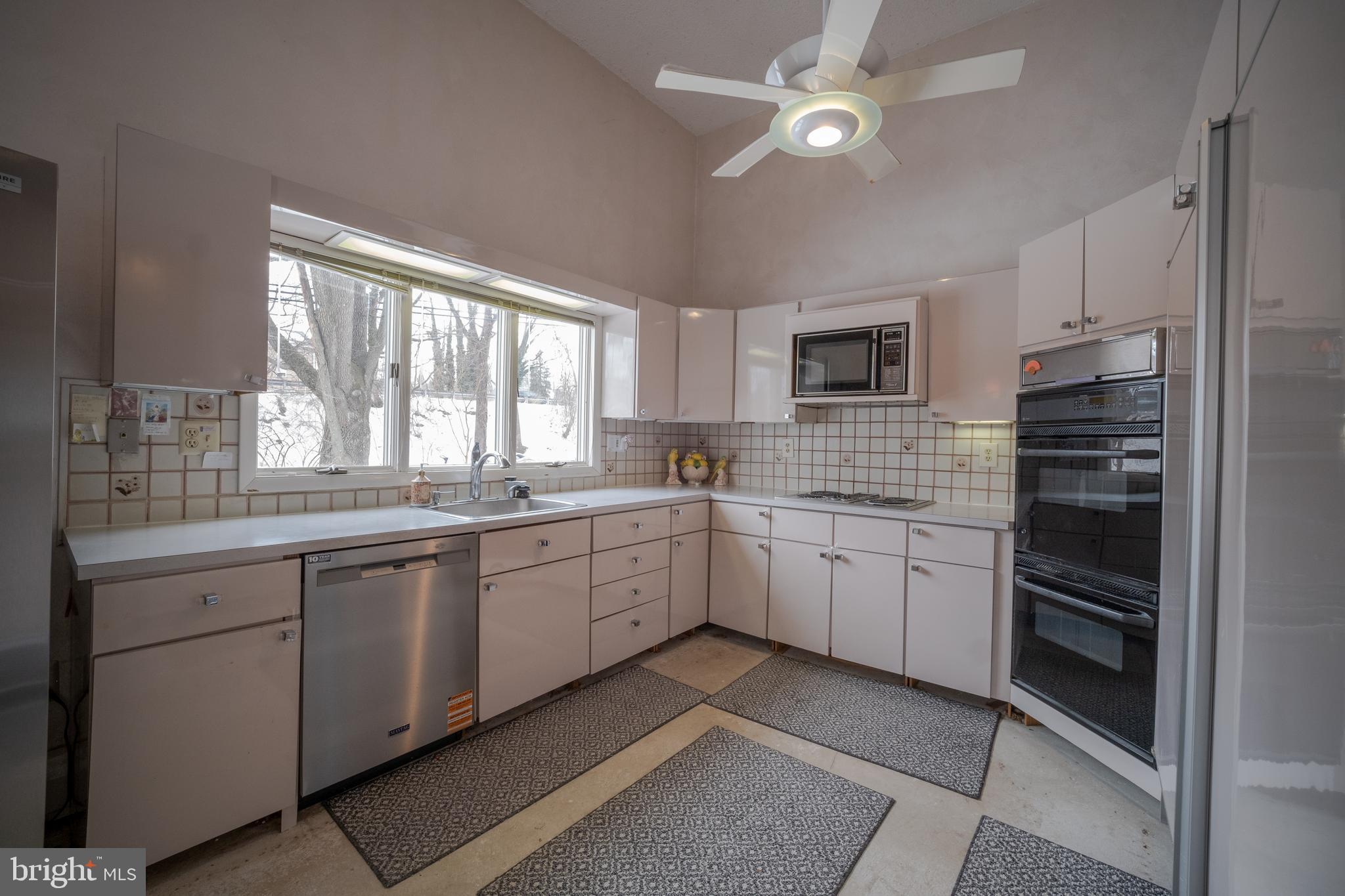 501 Flora Circle Springfield, PA 19064 - Photo 9 of 23