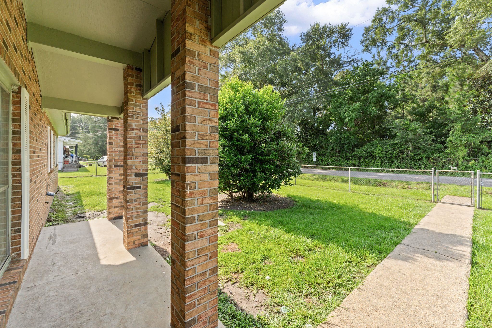 306 West Banyan Street Bay Minette, AL 36507 - Photo 4 of 34 Yard