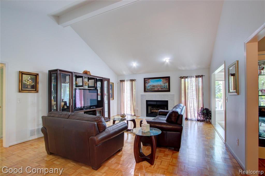 864 Preswick Court Rochester Hills, MI 48307 - Photo 2 of 47
