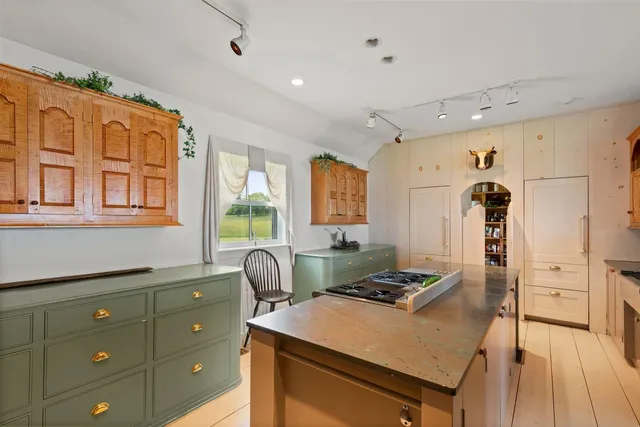 $5,975,000 | 118 Wescott Battery, Castine, ME 04421