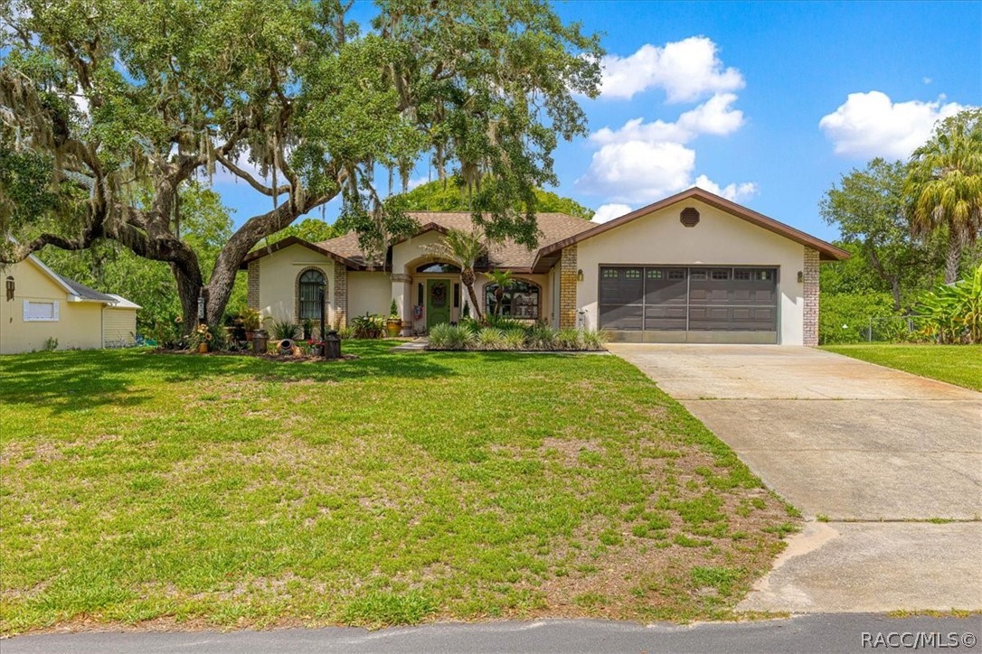 2964 South Cygnet Terrace Inverness, FL 34450 - Photo 64 of 67 a front view of house with yard