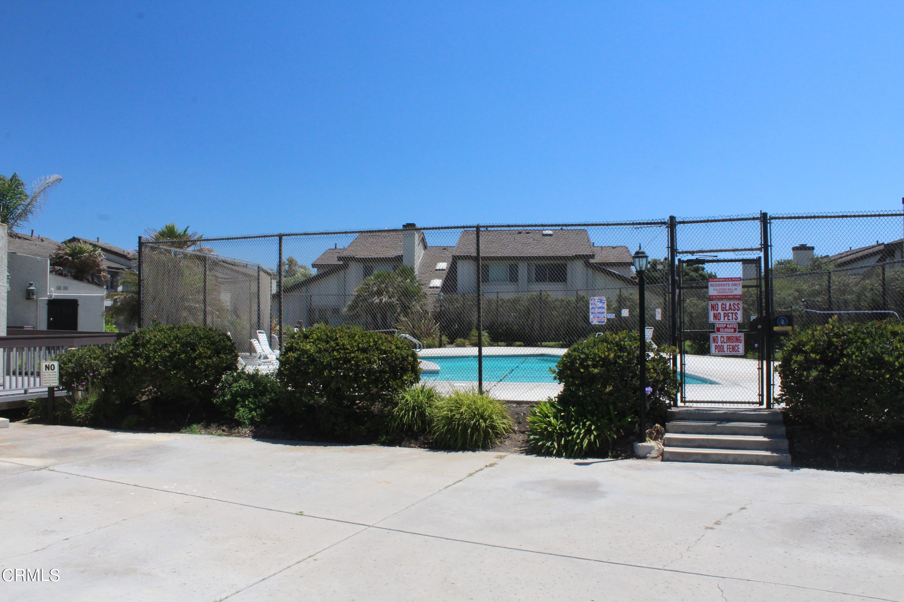 2947 Harbor Boulevard Oxnard, CA 93035 - Photo 7 of 9 a view of a garden