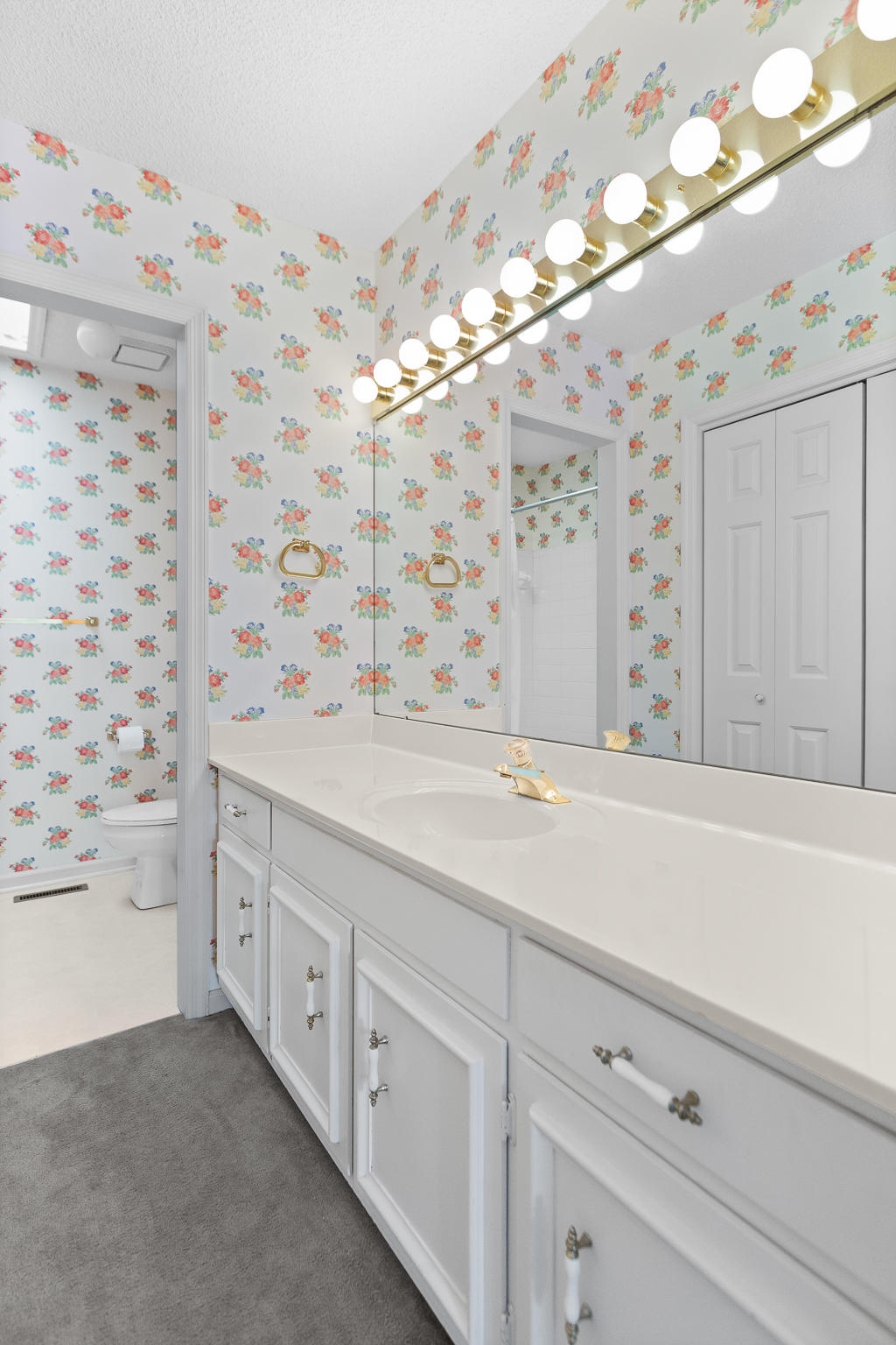 6692 Hickory Brook Road Chattanooga, TN 37421 - Photo 21 of 32 Upstairs Bedroom Full Bath