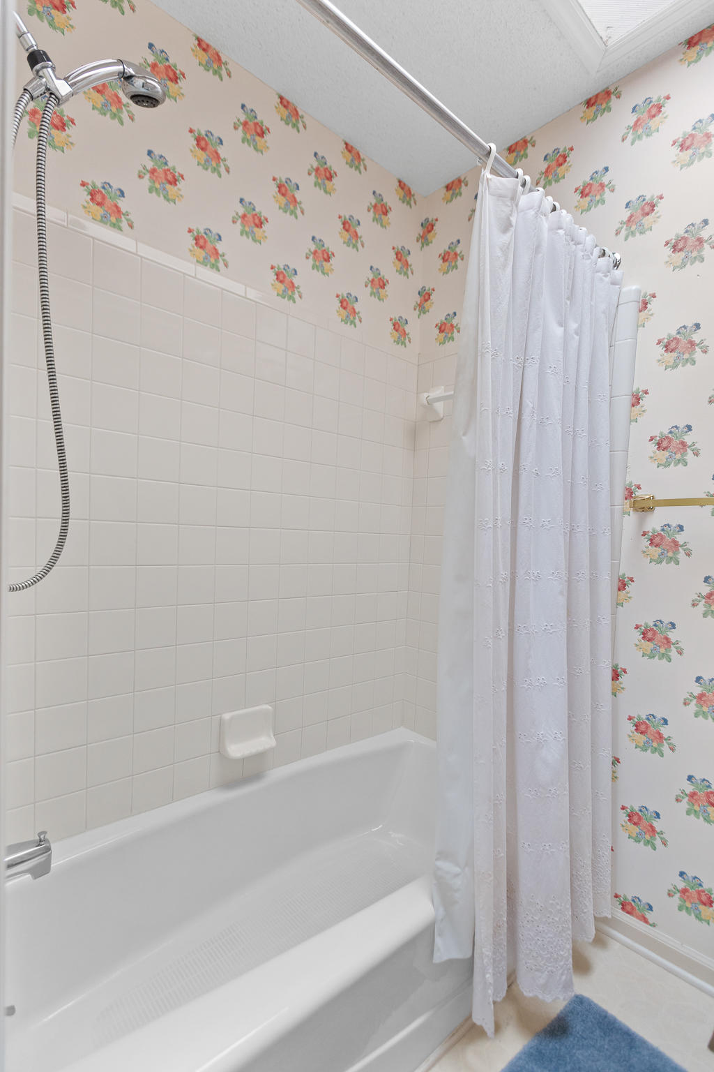 6692 Hickory Brook Road Chattanooga, TN 37421 - Photo 22 of 32 Upstairs Bedroom Full Bath