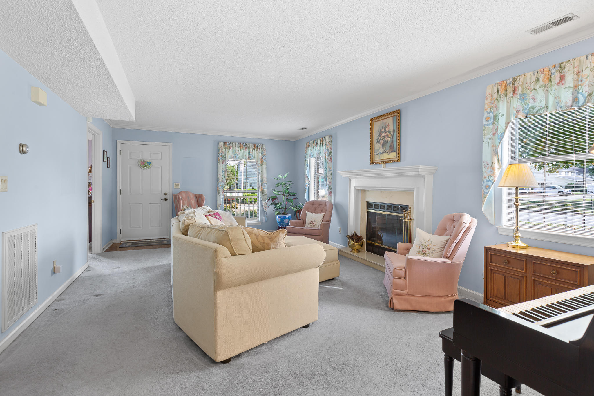 6692 Hickory Brook Road Chattanooga, TN 37421 - Photo 6 of 32 Living Room