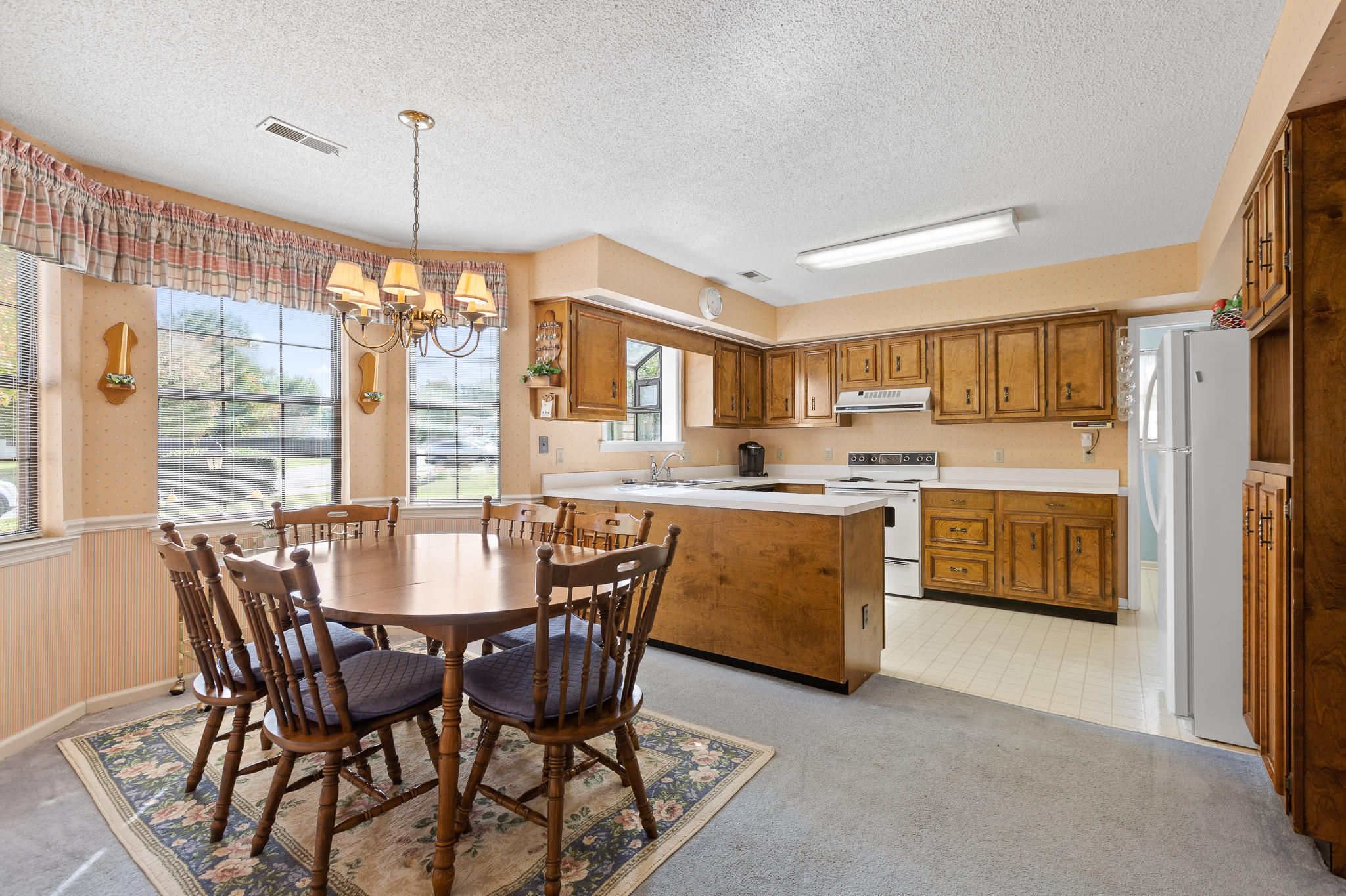 6692 Hickory Brook Road Chattanooga, TN 37421 - Photo 9 of 32 Dining/Kitchen