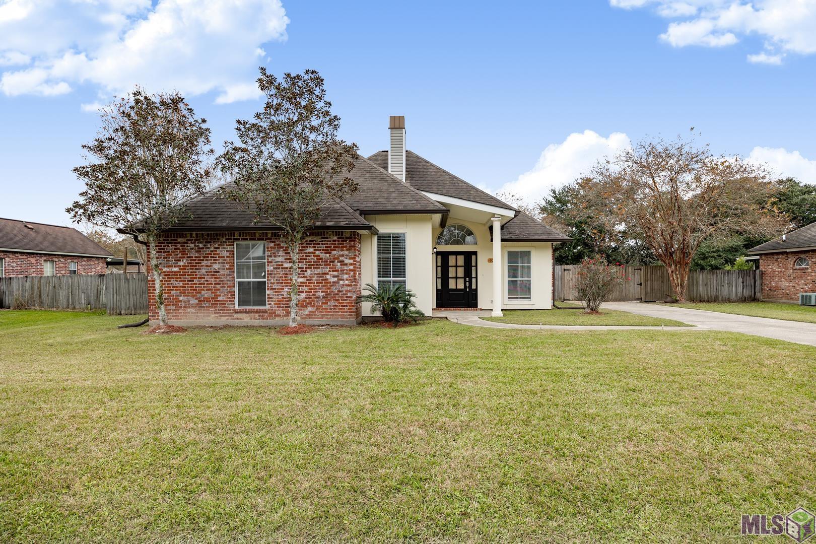 30403 Lafleur Rue Walker, LA 70785 - Photo 2 of 27
