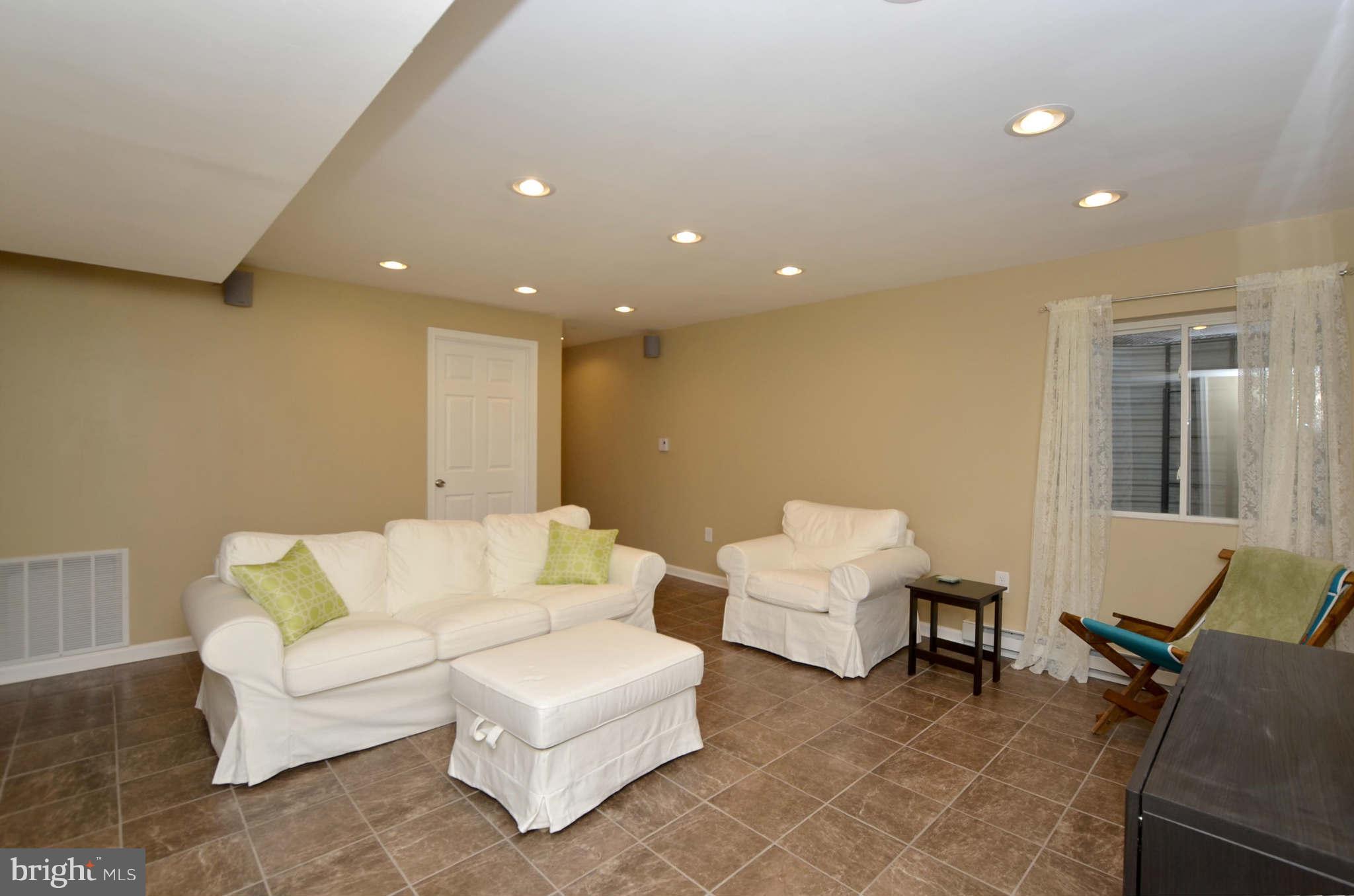 11301 Holter Road White Marsh, MD 21162 - Photo 25 of 30 Family Room