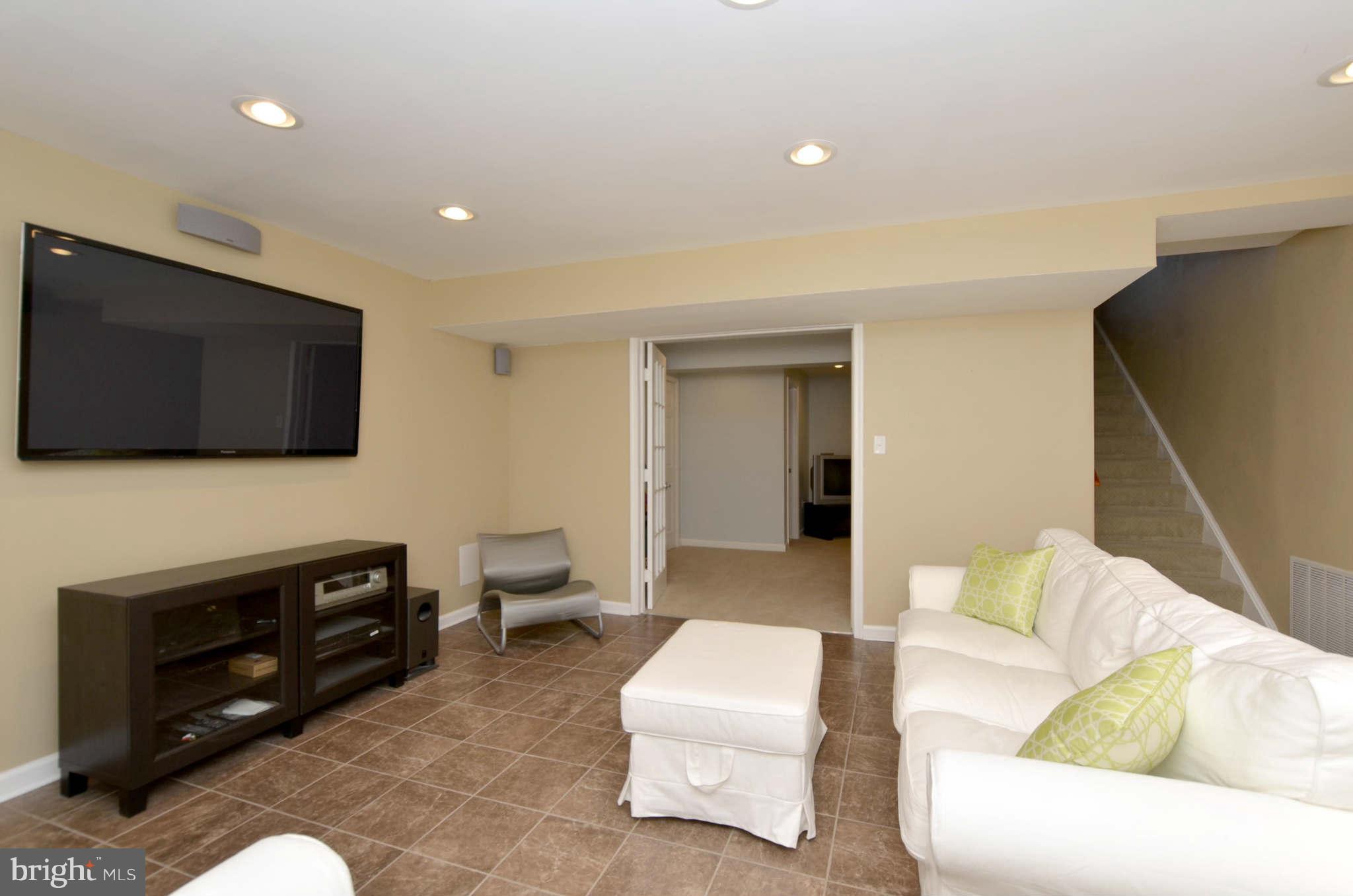 11301 Holter Road White Marsh, MD 21162 - Photo 26 of 30 Family Room