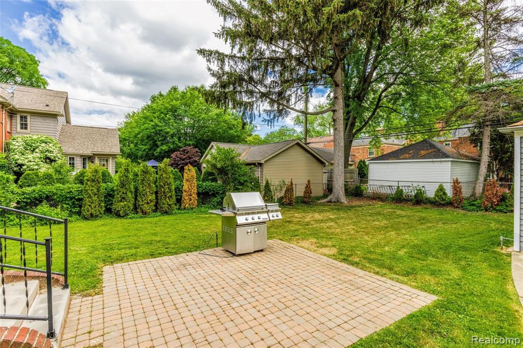214 Fisher Road Grosse Pointe Farms, MI 48230 - Photo 31 of 44