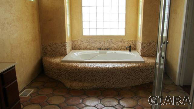 2153 I Road Grand Junction, CO 81505 - Photo 7 of 13 a bathroom with a bathtub
