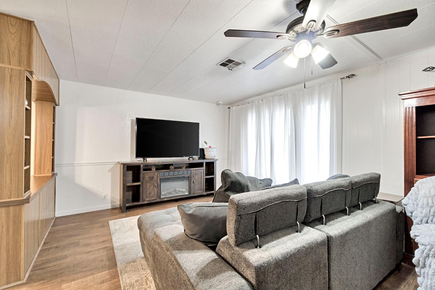 3556 North Duke Avenue, Unit 165 Fresno, CA 93727 - Photo 4 of 25 a living room with furniture and a flat screen tv