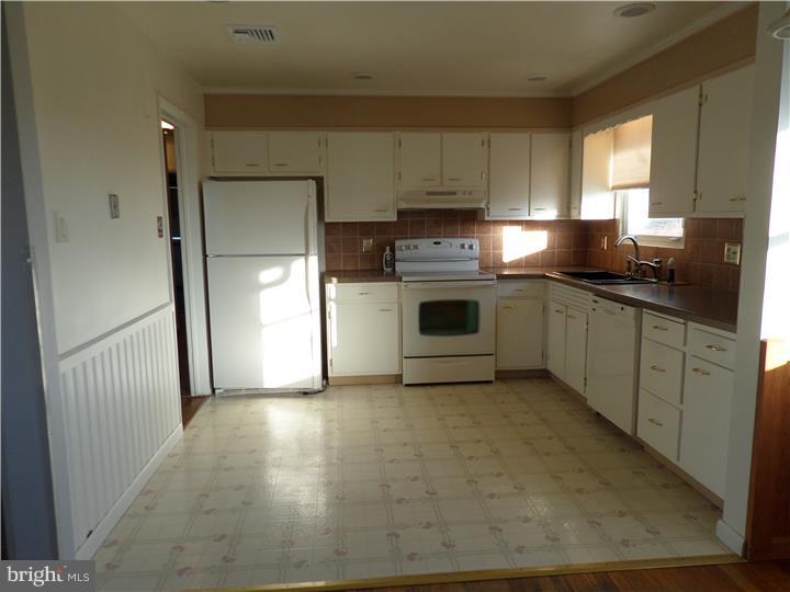 3324 Barklay Road Whitehall, PA 18052 - Photo 3 of 12 Gallery Image 3