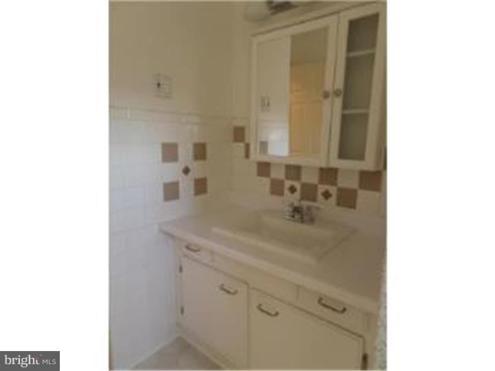 3324 Barklay Road Whitehall, PA 18052 - Photo 6 of 12 Gallery Image 6