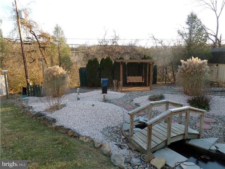 3324 Barklay Road Whitehall, PA 18052 - Photo 9 of 12 Gallery Image 9