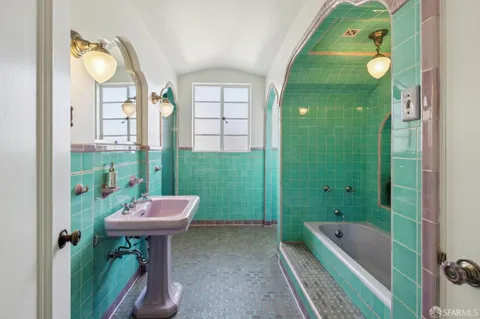 $1,950,000 | 95 Pinehurst Way, San Francisco, CA 94127