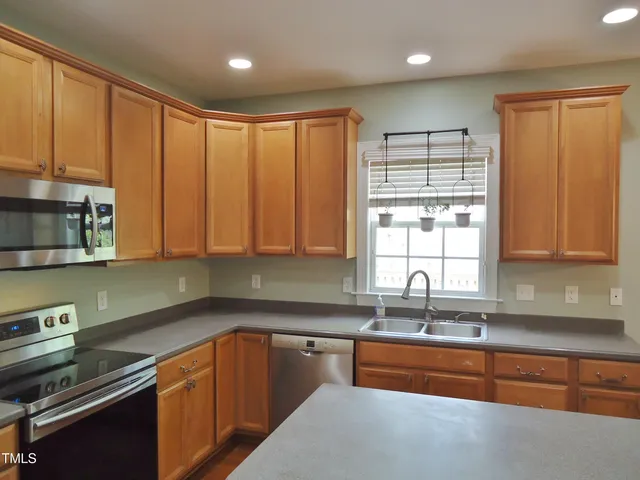 $582,500 | 109 Bright Shade Court, Holly Springs, NC 27540