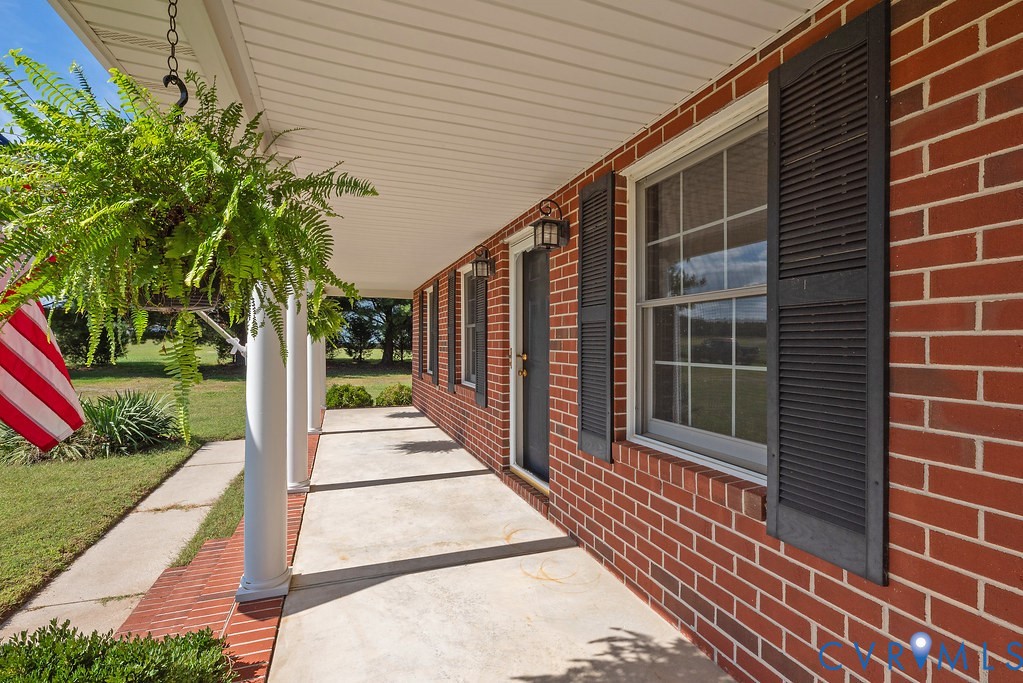 5146 Studley Road Mechanicsville, VA 23116 - Photo 7 of 50 a front view of a house with a garden