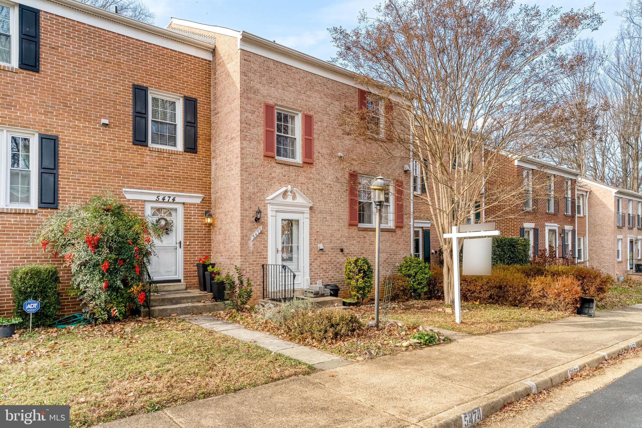 5472 Truxion Court Burke, VA 22015 - Photo 2 of 32