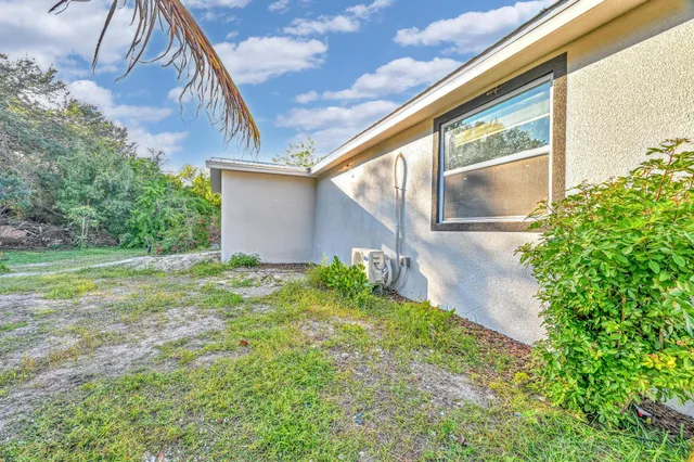 $2,000 | 6375 86th Lane, Vero Beach, FL 32967