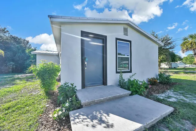 $2,000 | 6375 86th Lane, Vero Beach, FL 32967