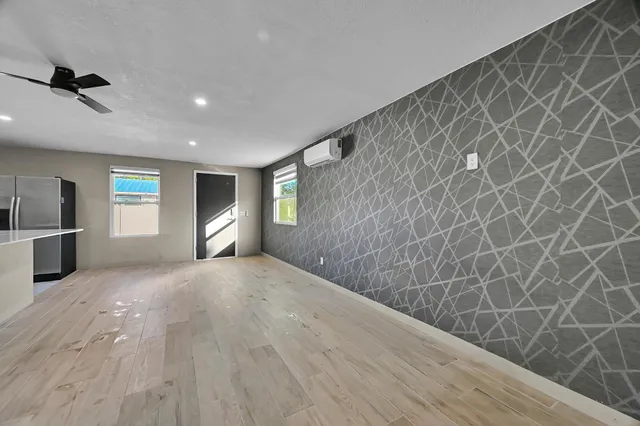 $2,000 | 6375 86th Lane, Vero Beach, FL 32967