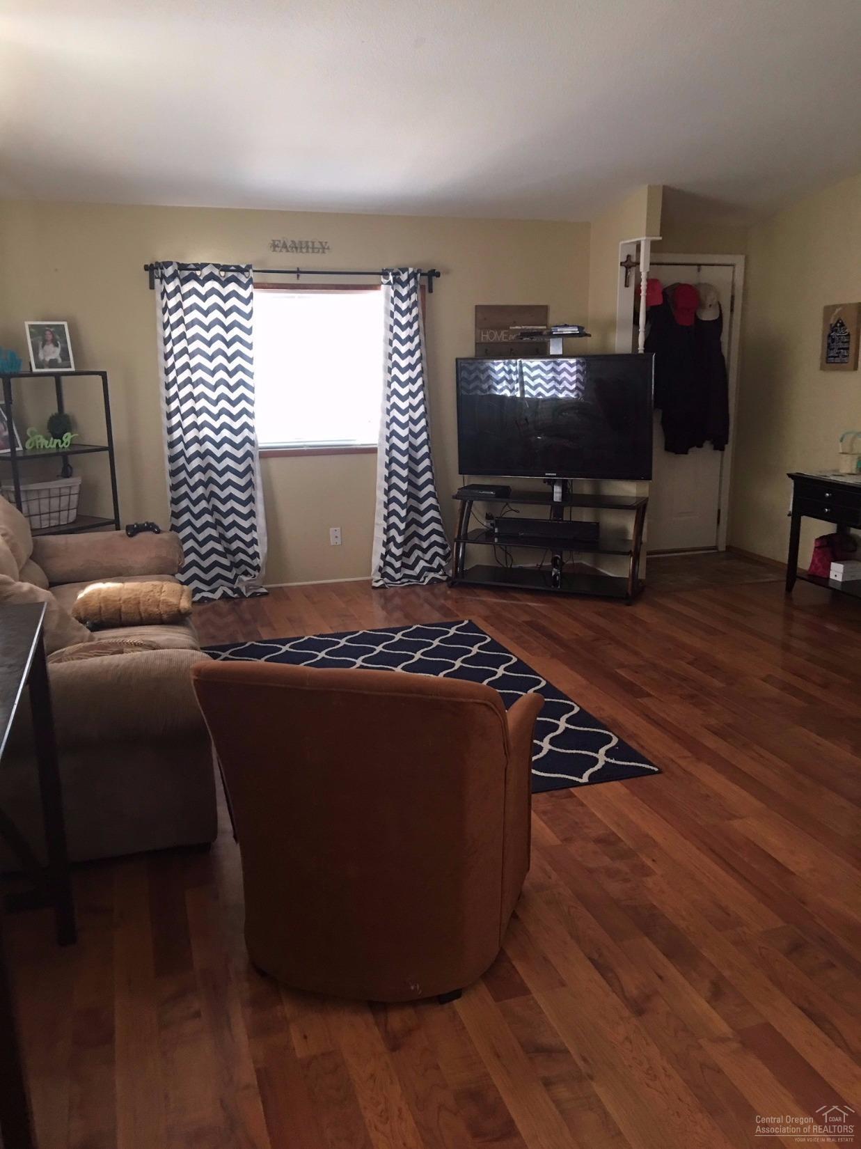 19605 Apache Road Bend, OR 97702 - Photo 5 of 16 Additional Photo