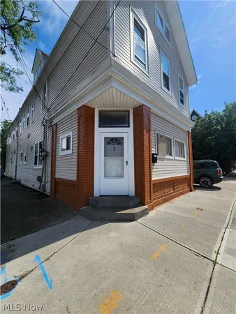 $999 | 6128 Lausche Avenue, Unit 2, Cleveland, OH 44103