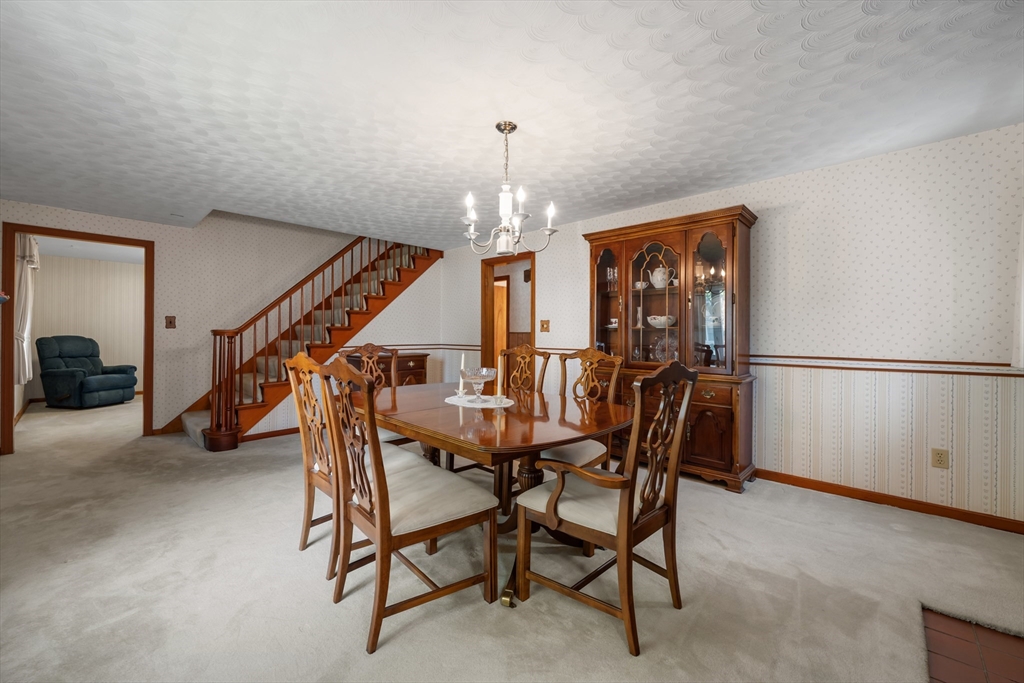 43 Rowena Street Worcester, MA 01606 - Photo 12 of 40