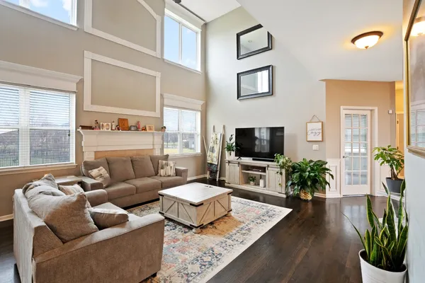 $900,000 | 25947 Campbell Lane, Plainfield, IL 60585