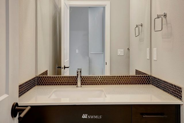 $999,990 | 1064 Collier Place Southwest, Issaquah, WA 98027