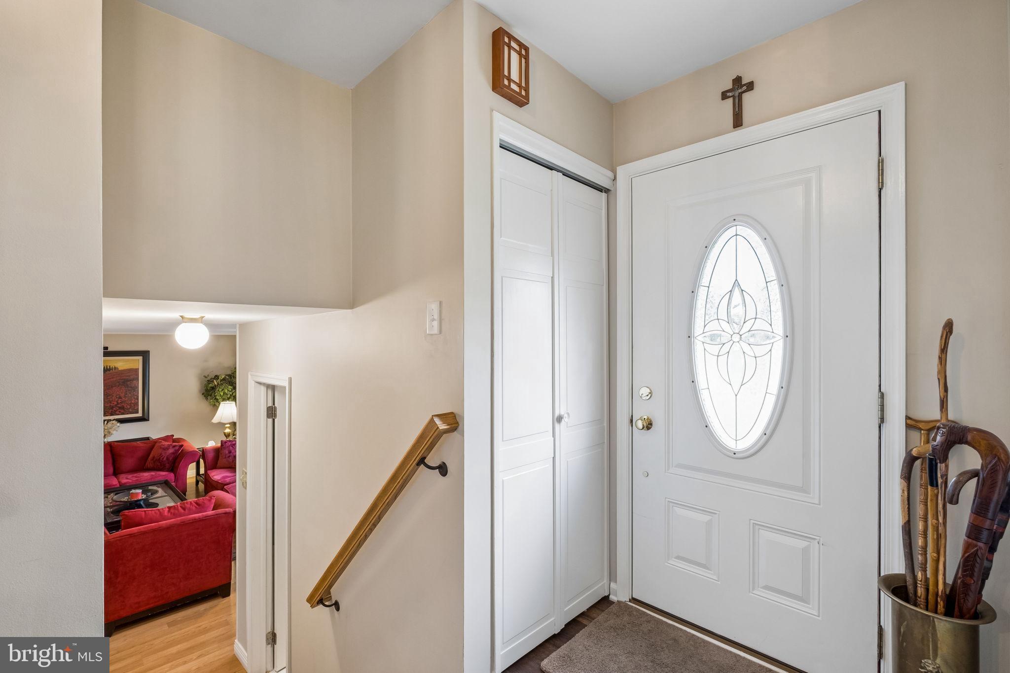 10 Monroe Way Newtown, PA 18940 - Photo 3 of 35 Foyer entry