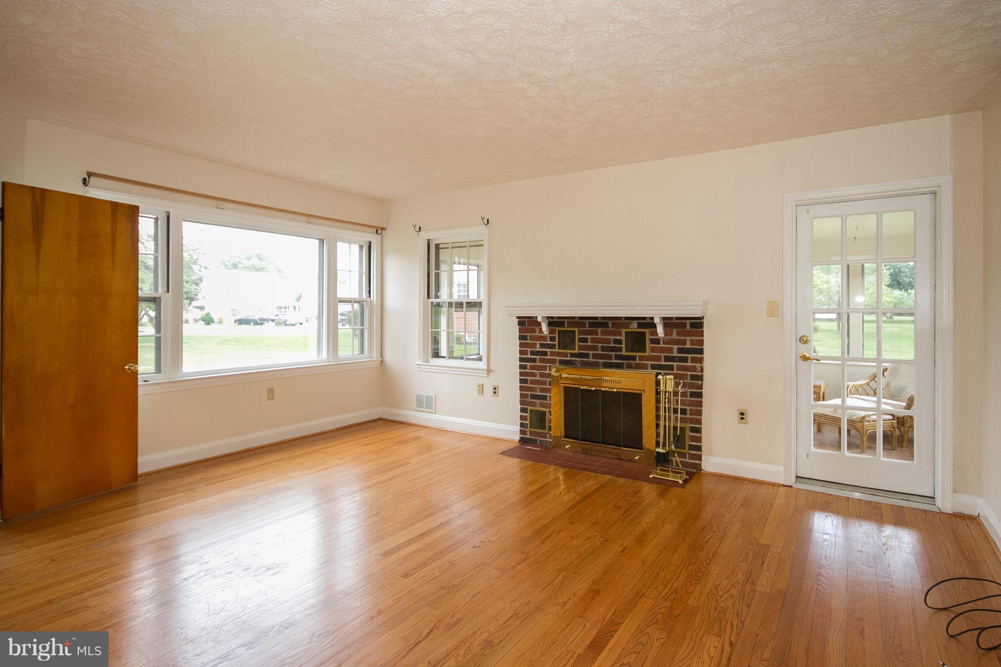 1407 Clearview Road Edgewood, MD 21040 - Photo 3 of 30 Living Room