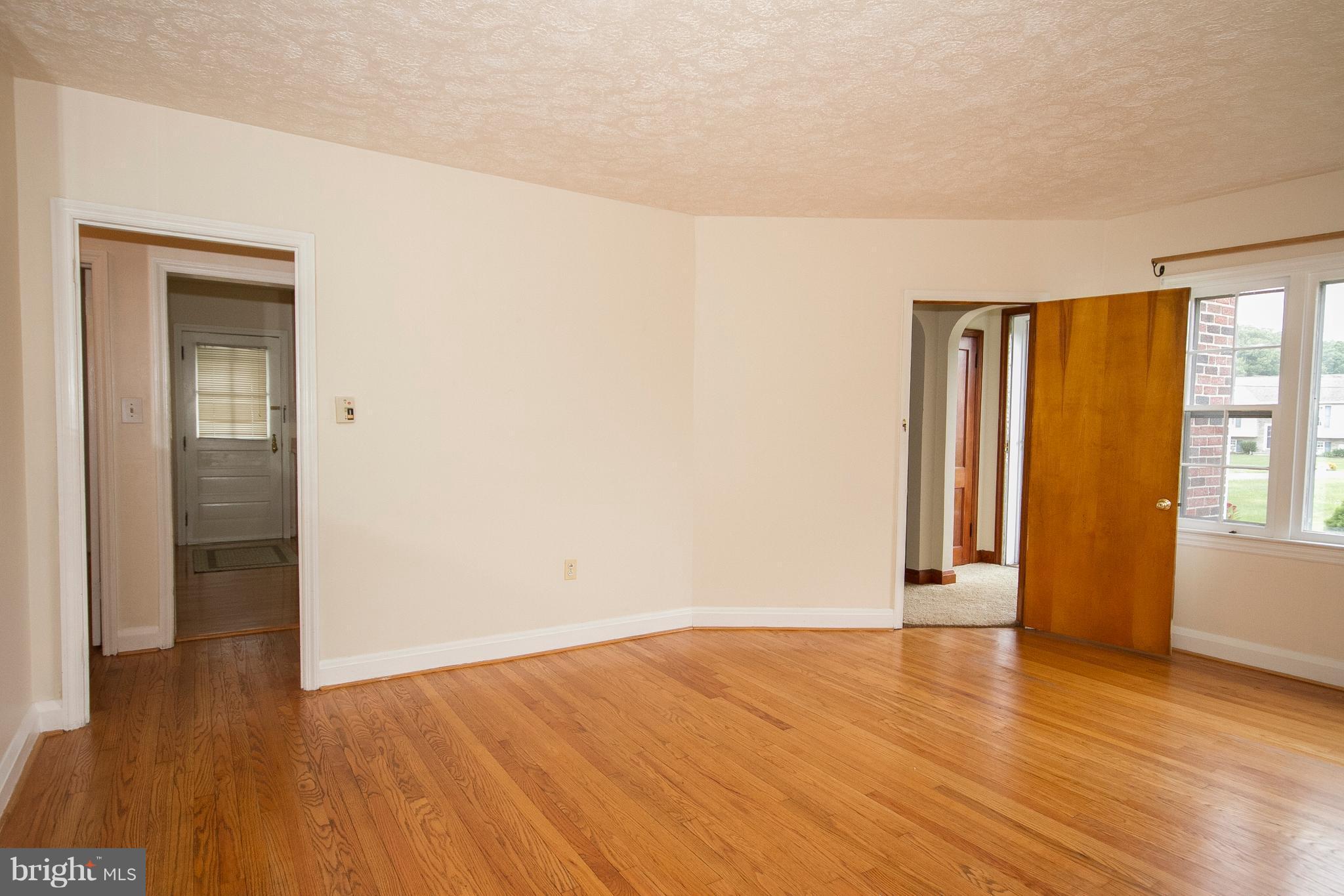 1407 Clearview Road Edgewood, MD 21040 - Photo 4 of 30 Living Room