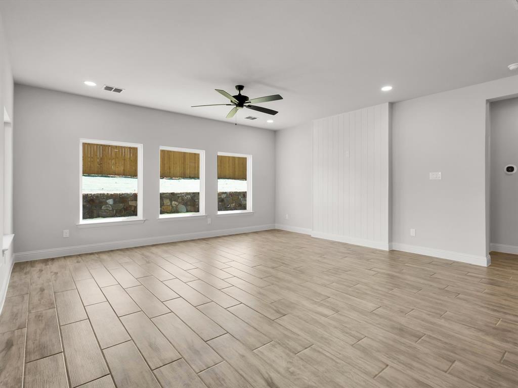 608 Jameson Springtown, TX 76082 - Photo 12 of 27