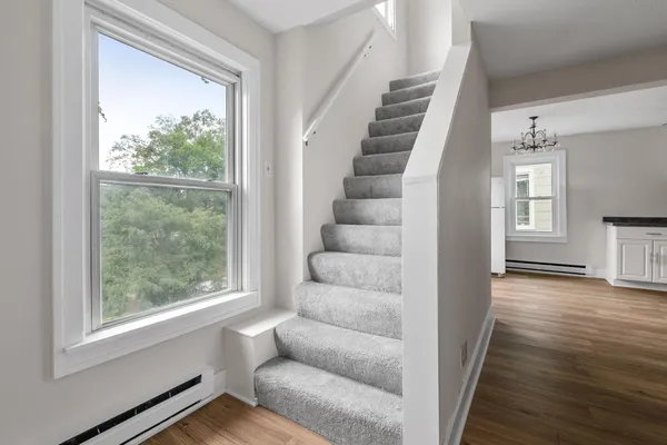 $1,800 | 2610 Dupont Avenue South, Unit 2, Minneapolis, MN 55408