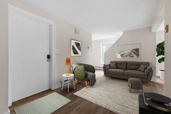 $1,800 | 2610 Dupont Avenue South, Unit 2, Minneapolis, MN 55408