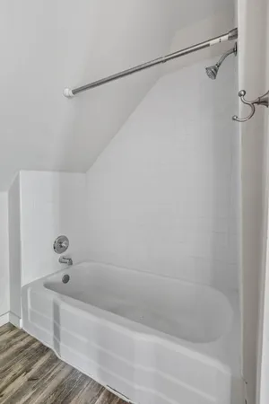 $1,800 | 2610 Dupont Avenue South, Unit 2, Minneapolis, MN 55408