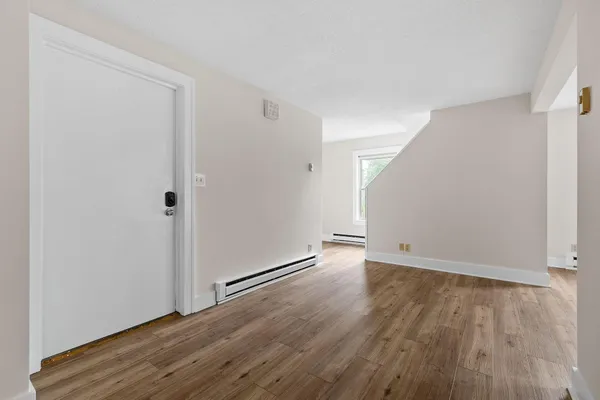 $1,800 | 2610 Dupont Avenue South, Unit 2, Minneapolis, MN 55408