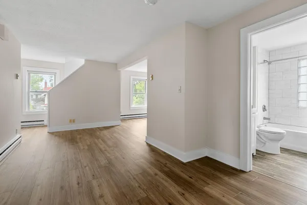 $1,800 | 2610 Dupont Avenue South, Unit 2, Minneapolis, MN 55408