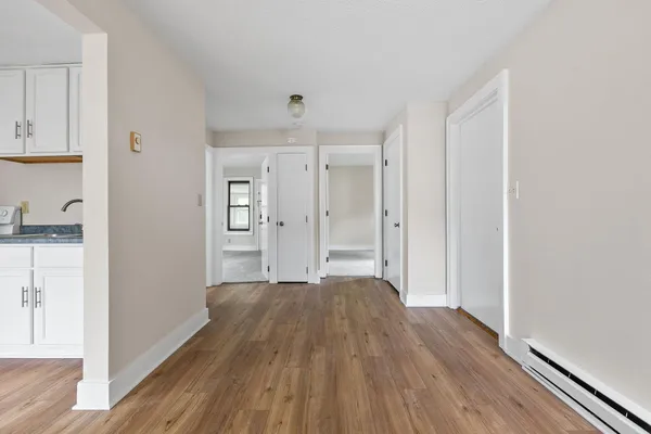 $1,800 | 2610 Dupont Avenue South, Unit 2, Minneapolis, MN 55408