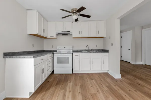 $1,800 | 2610 Dupont Avenue South, Unit 2, Minneapolis, MN 55408