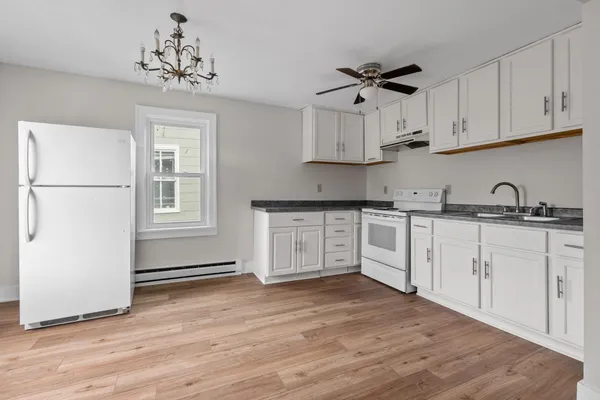 $1,800 | 2610 Dupont Avenue South, Unit 2, Minneapolis, MN 55408