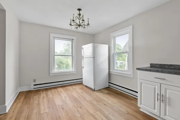 $1,800 | 2610 Dupont Avenue South, Unit 2, Minneapolis, MN 55408