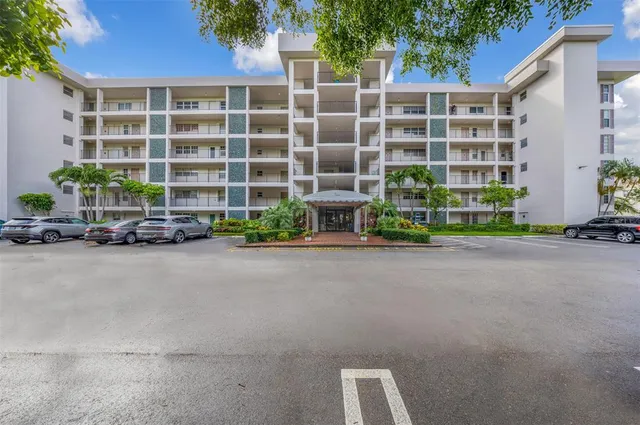 $1,600 | 2850 North Palm Aire Drive, Unit 104, Pompano Beach, FL 33069