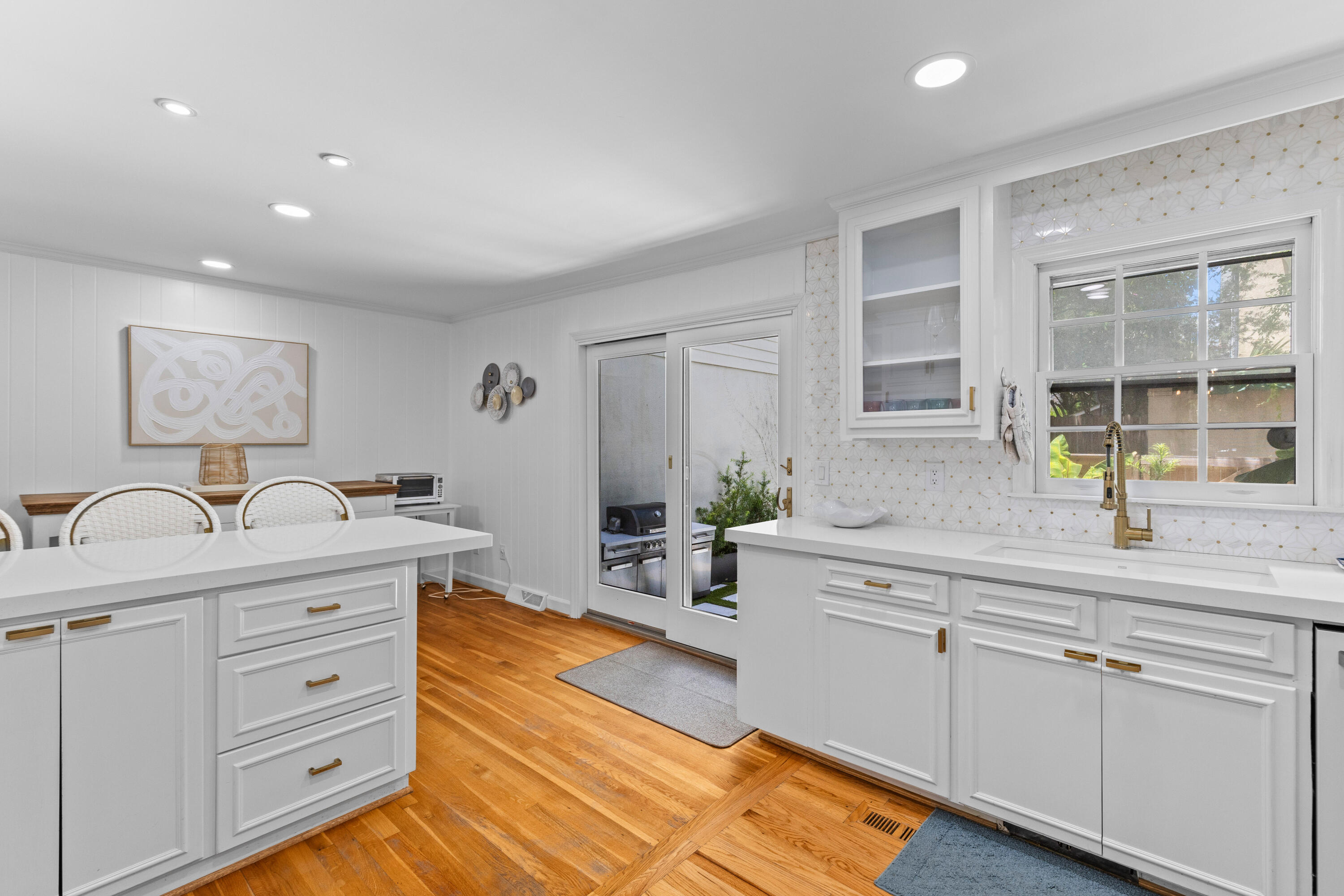 146 Broad Street, Unit B Charleston, SC 29401 - Photo 14 of 40 1G1A3310